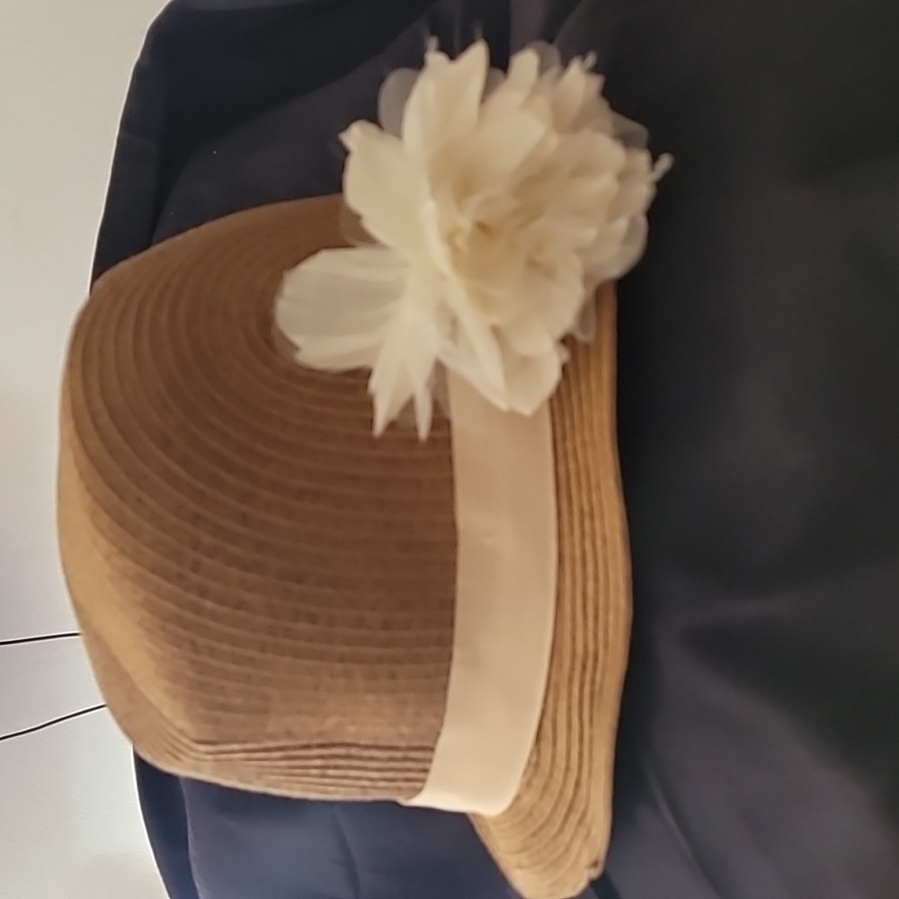 Straw Fedora Hat for your child. Color brown with a beautiful white flower.